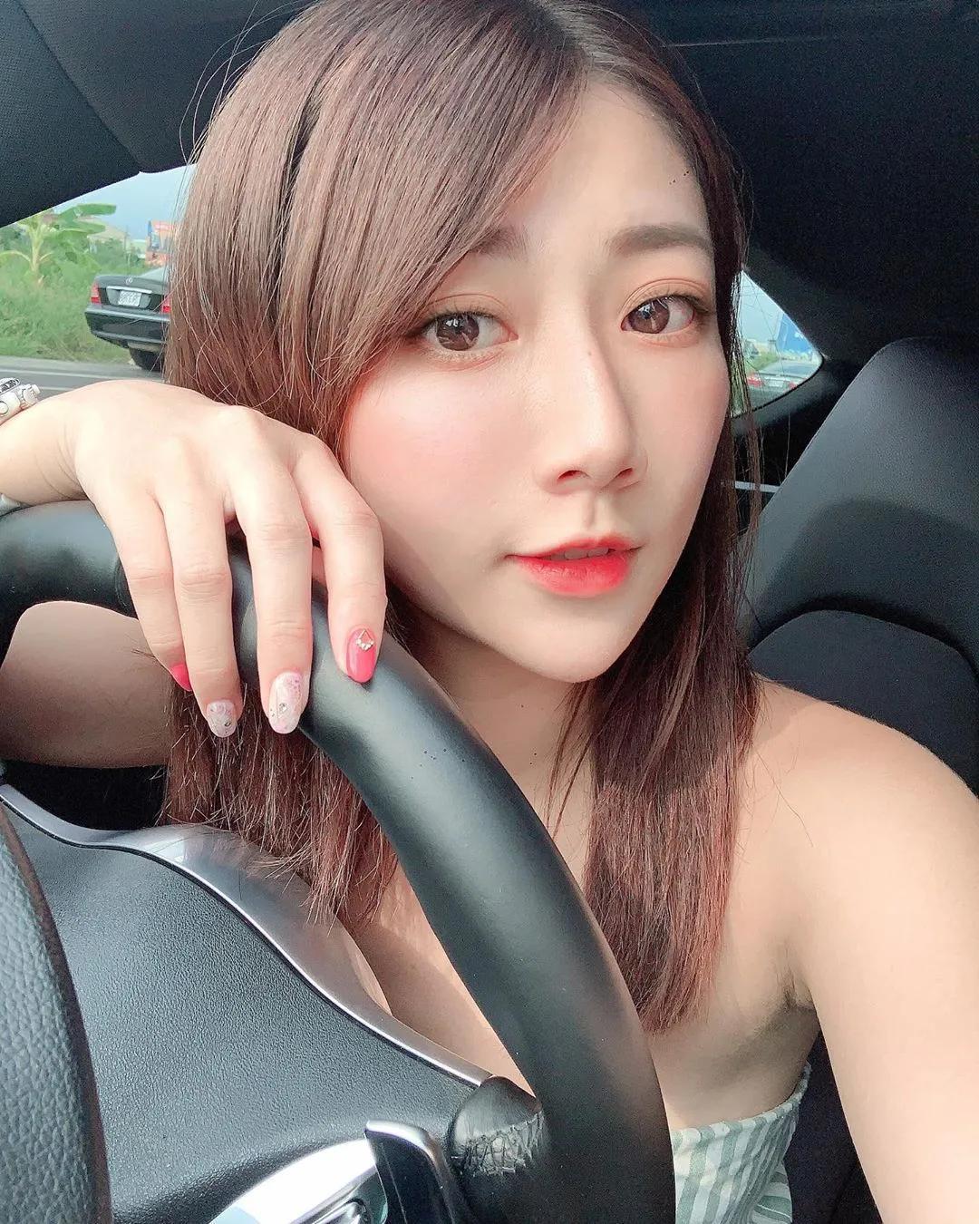 那浑圆挺翘绝美蜜桃臀 都让人看了口水都要滴下来~比特啾啾(25)