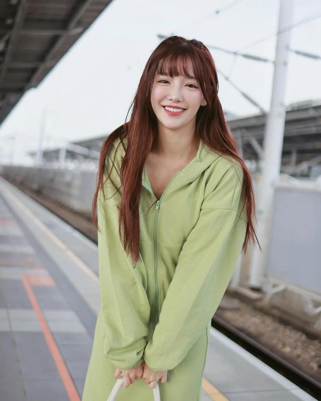 气质女神「李恩菲x菲菲」甜美外型让人恋爱了！(9)