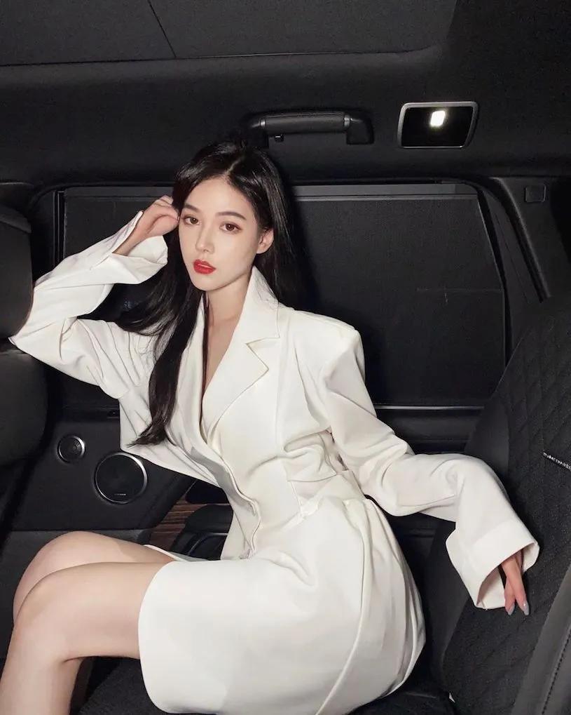 有纤腰也有美乳！正妹Nicky「火辣体态」好逆天，运动上衣炸出嫩乳！-小湿妹图(12)