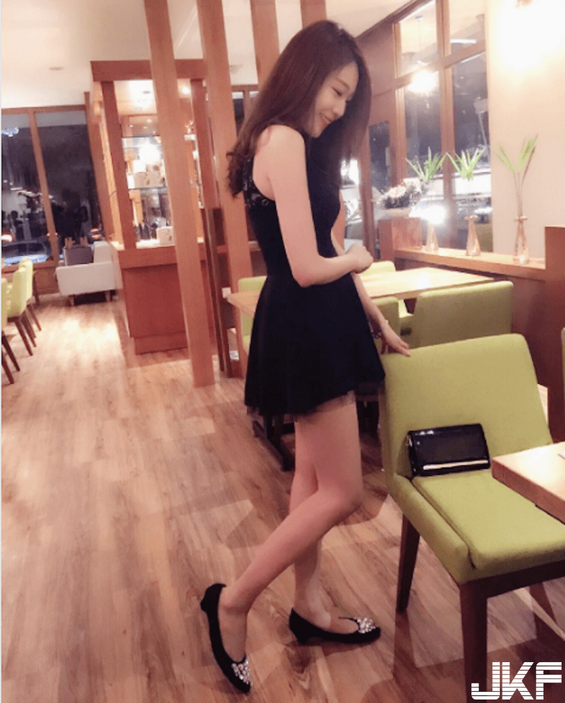 超商「逆天长腿辣妹」整个让人不敢靠近！这完美身材真让人受不了…-小湿妹图(3)