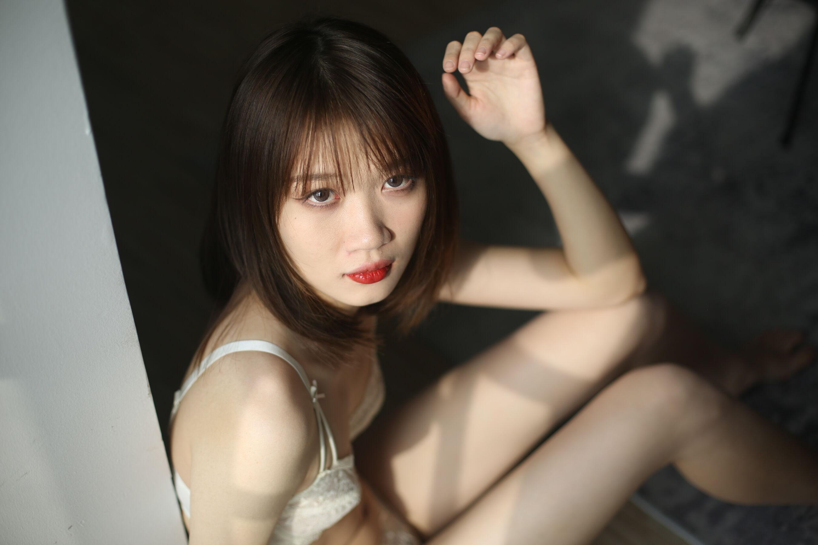 国模套图 国模杨某文大尺度人体私拍套图(152)