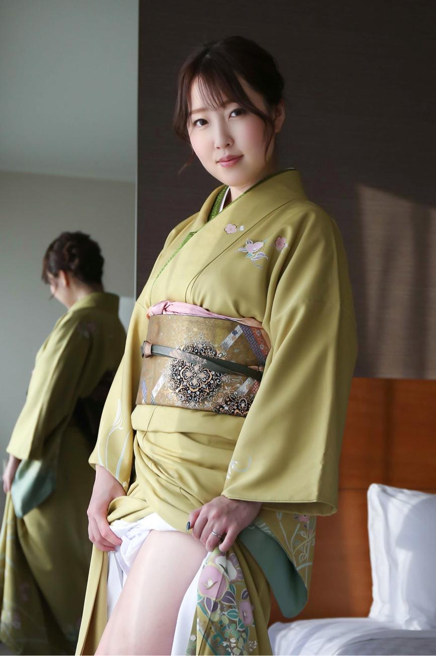 百合川雅 魅惑的な肉感ボディをもつ和服美人