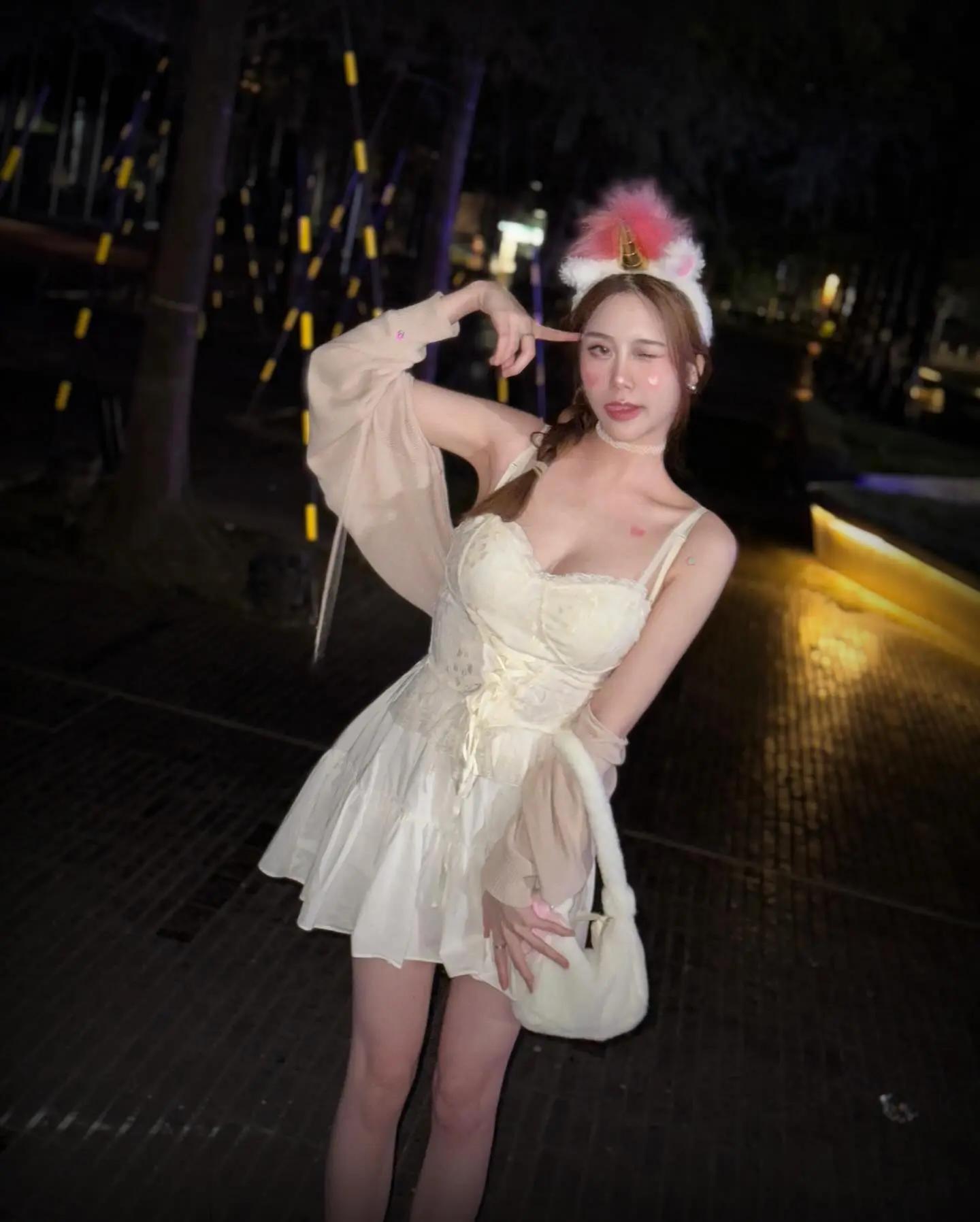 长腿甜心「李花fafa」火辣身材占据画面.....谁受得了(17)