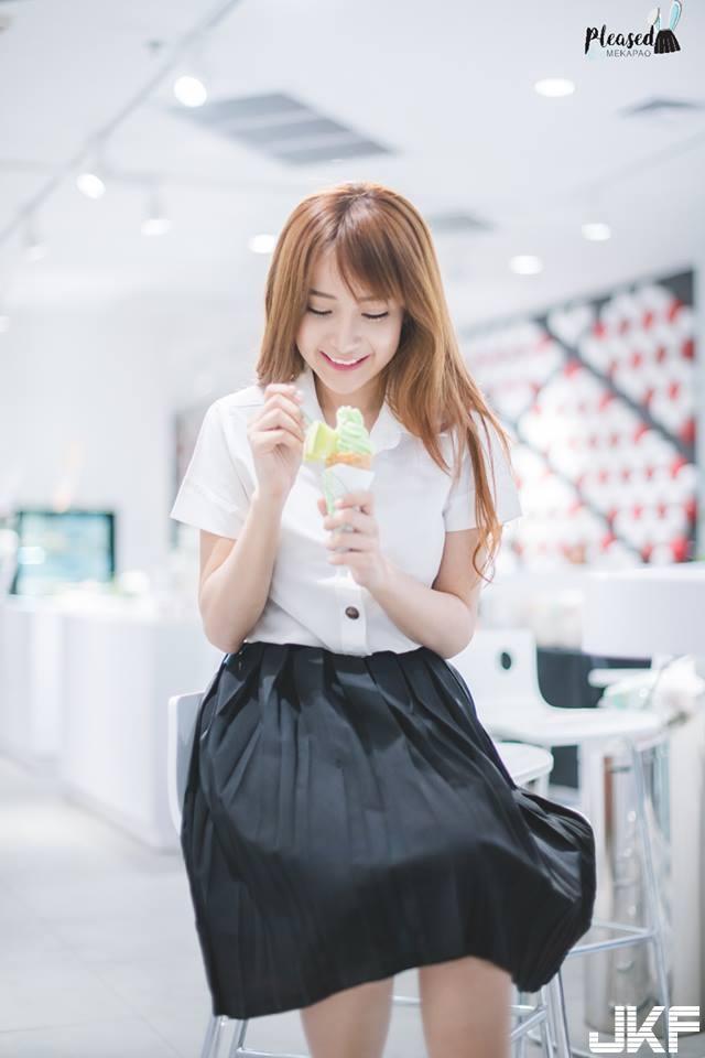 前凸后翘到没朋友！曼谷「4国混血正妹」豪乳蹦出…一弯腰差点压垮钢琴！-小湿妹图(8)