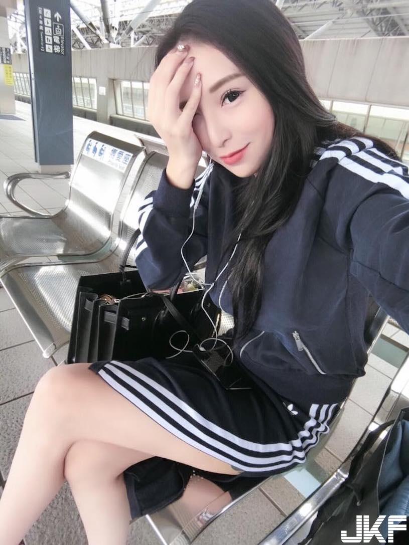 火辣DJ身材超凶暴！性感爆乳装「浑圆美乳要炸出来」！-小湿妹图(17)