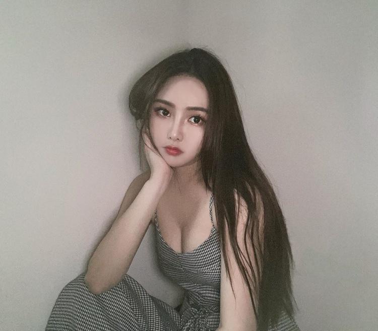 气质姊姊这件衣服深V开太凶！～偲思(8)