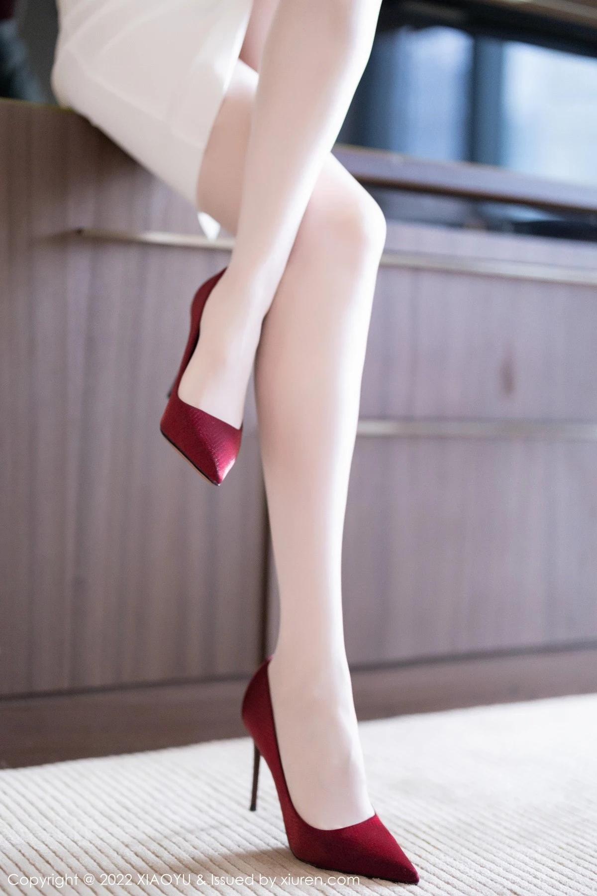 [XiaoYu畫語界]Vol.814_模特夢心玥性感收身上衣配白短裙露紅色內衣超薄肉絲誘惑寫真97P(29)