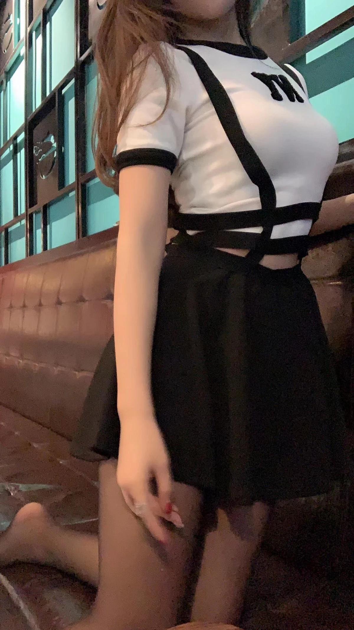 網絡美女瑪麗蓮仙寶寶微信朋友圈絲足主題精選自拍系列性感服飾秀美腿玉足寫真150P(11)