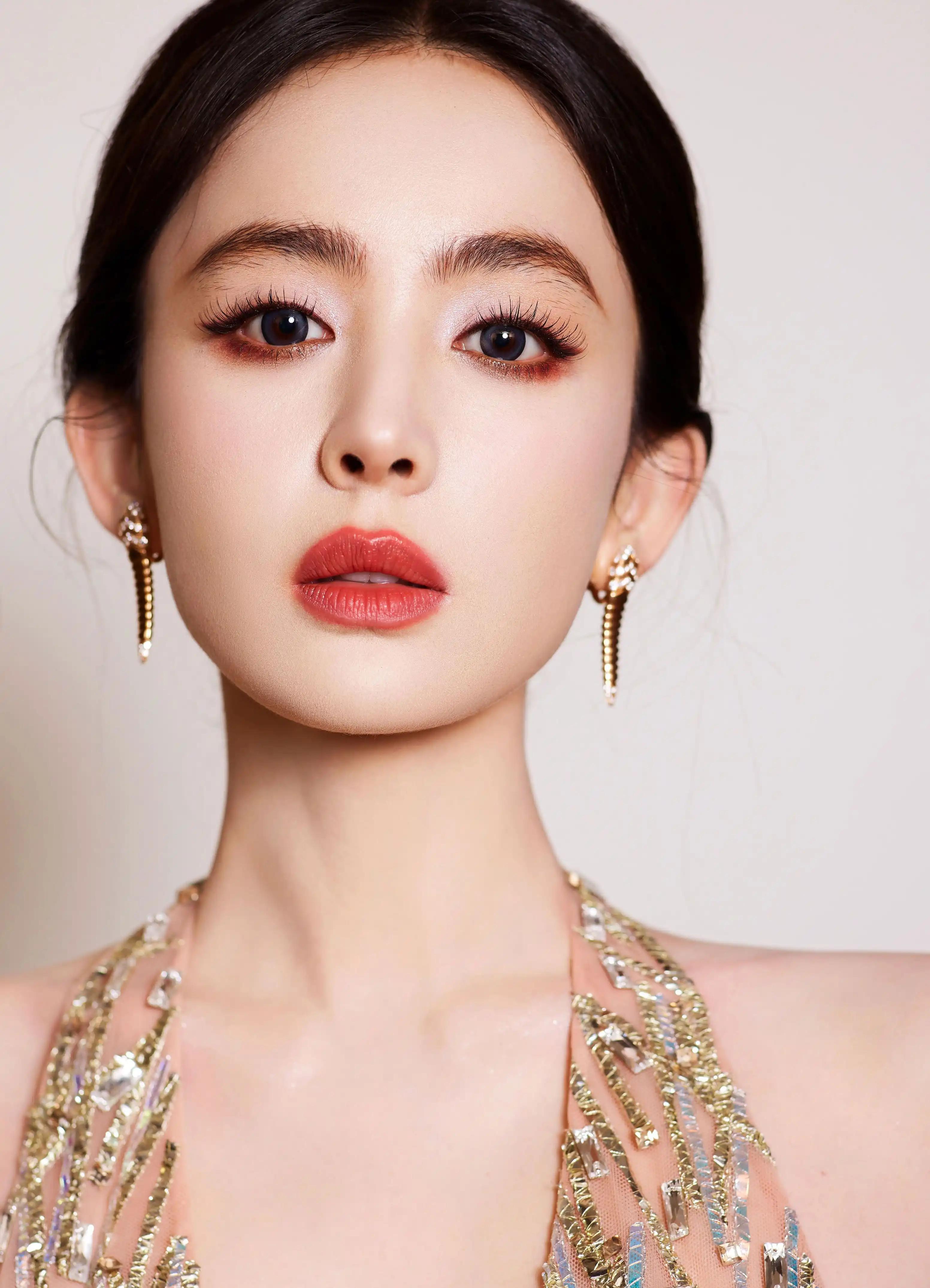 举手投足散发迷人魅力—古力娜扎[高清套图](8)