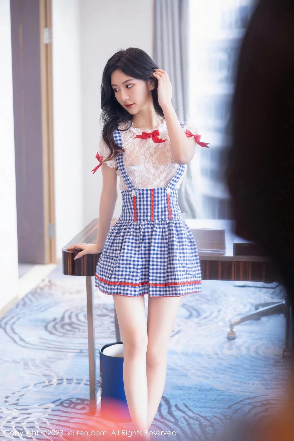 XiuRen第7509期_模特幼幼性感藍白格子蘿莉裙服飾多面視角秀完美身材誘惑寫真110P(13)