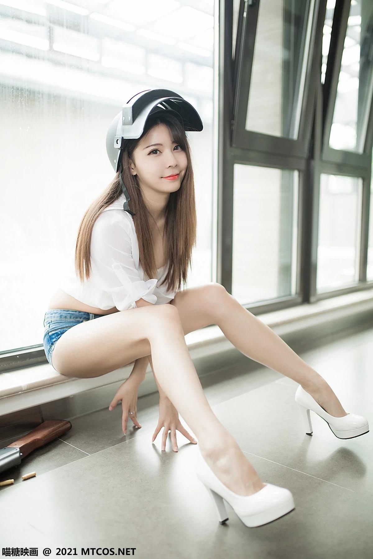 [喵糖映畫]Vol.421_白襯衣美少女私房性感牛仔短褲秀白嫩美腿迷人誘惑寫真45P(42)