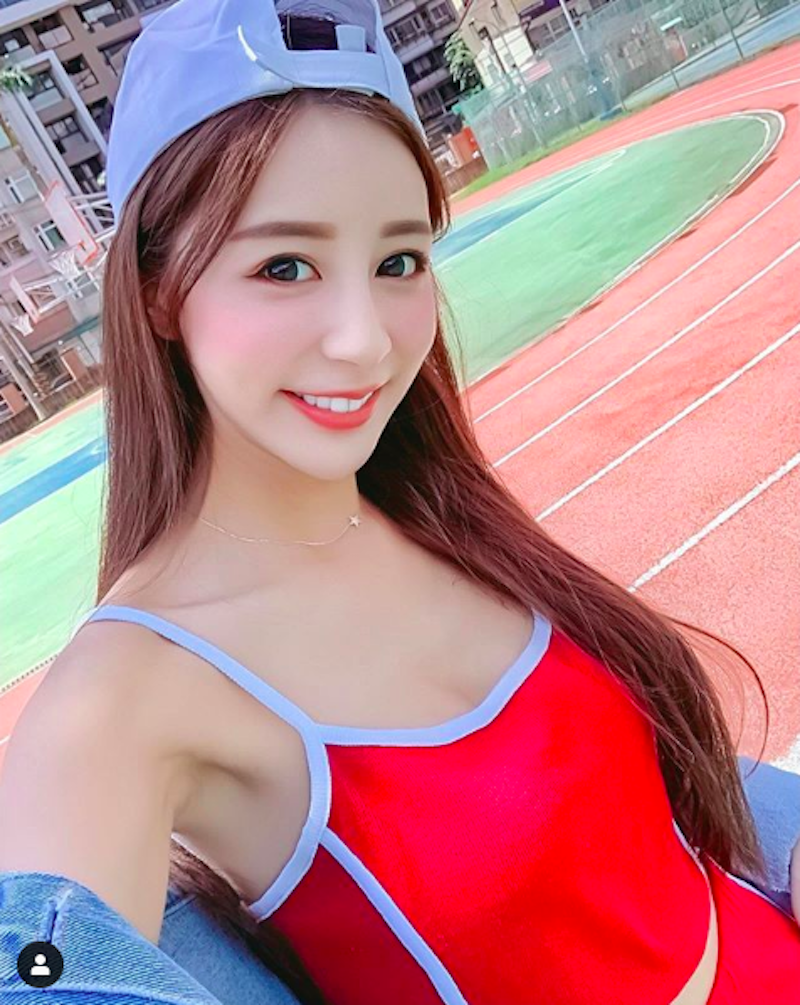 台湾优质空姐「瑞塔儿」辣到国外！两座「国产少女峰」称霸匈牙利浴场！(26)