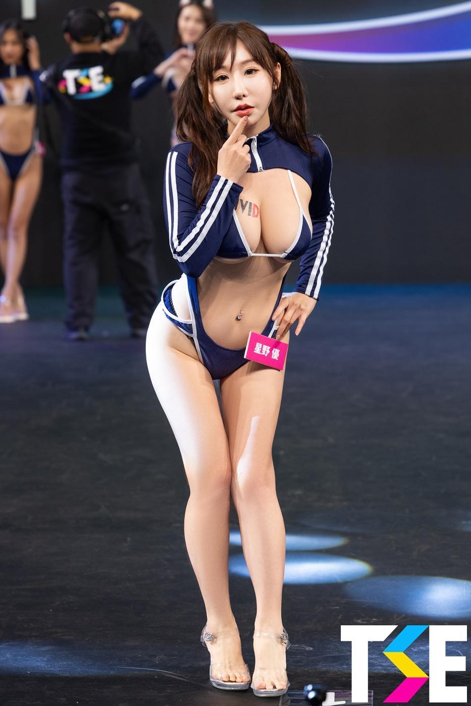 快讯／TSE学服祭「JVID粉丝感谢祭」重现校园经典游池场景　史库水女郎轮番水中爱抚调情(38)