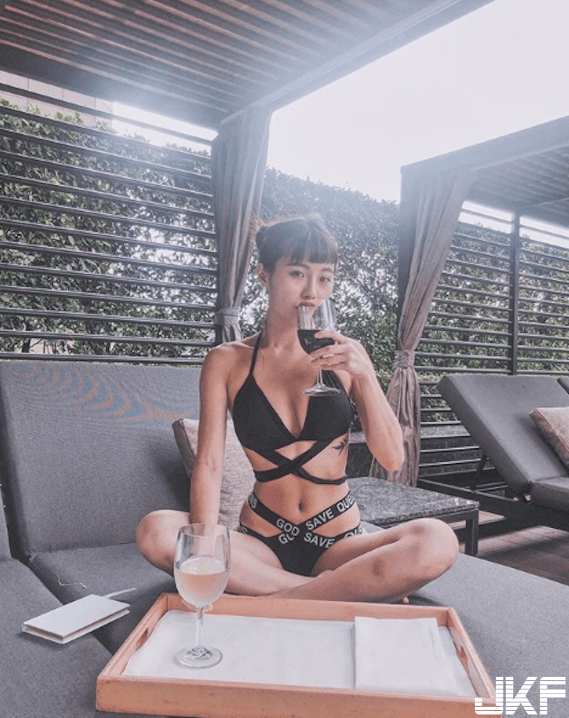 这曲线可以！超正「台湾白富美」S曲线前凸后翘太诱人，小洋装让人把持不住！-小湿妹图(8)