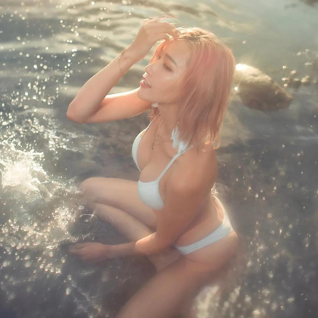 巨乳版蝴蝶姊姊4ni？美艳正妹「Peggy」奉行性感原则，每天都要火辣辣！-小湿妹图