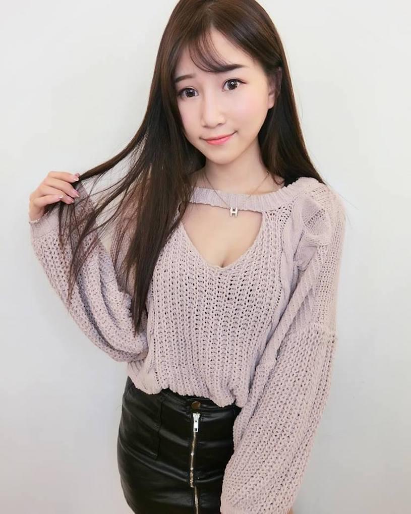 正妹小筑儿穿白色上衣「视觉好丰满」，「性感锁骨」吸引粉丝狂瞄！-小湿妹图(3)