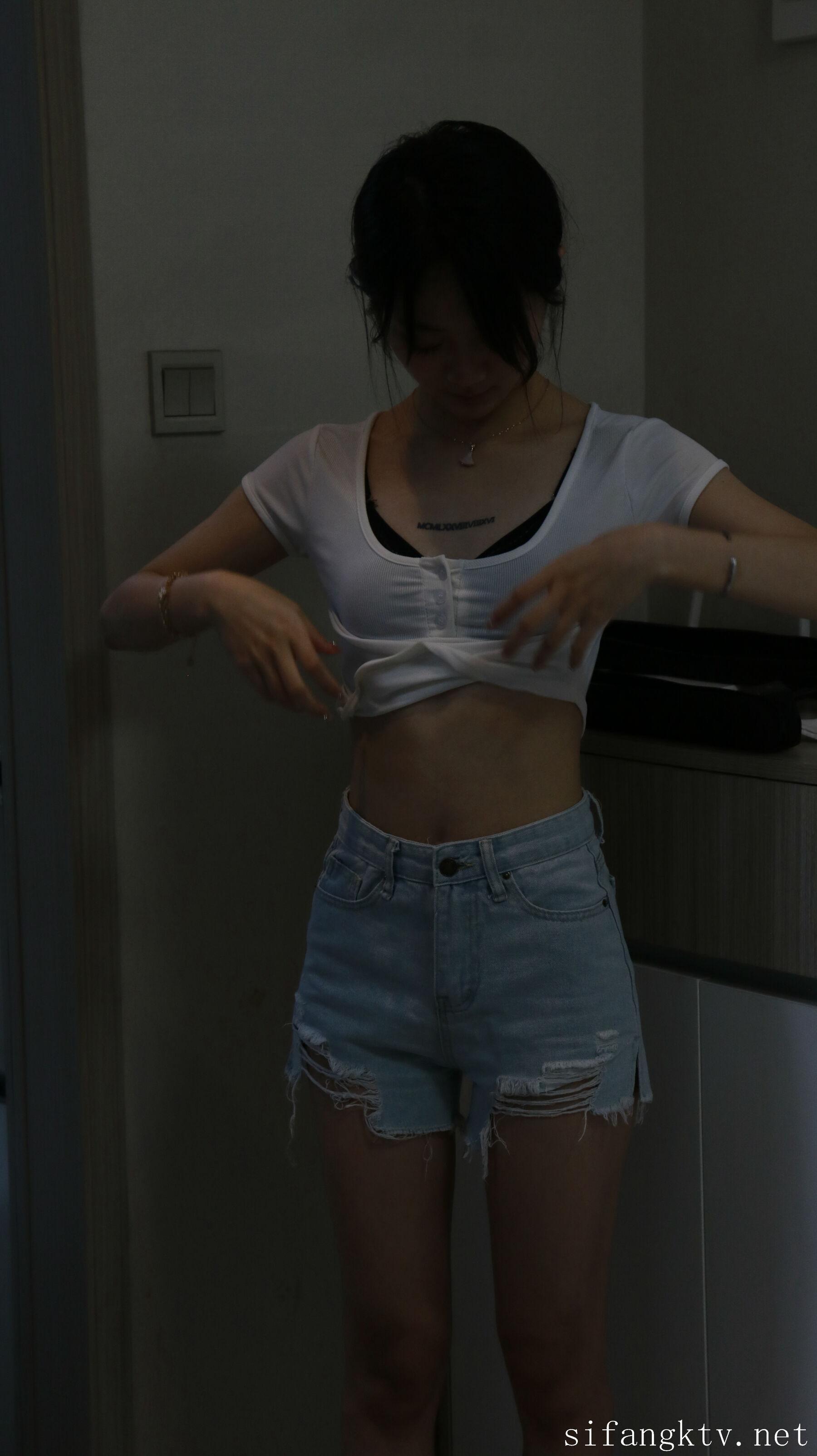 国模套图 国模小容人体私拍套图(389)