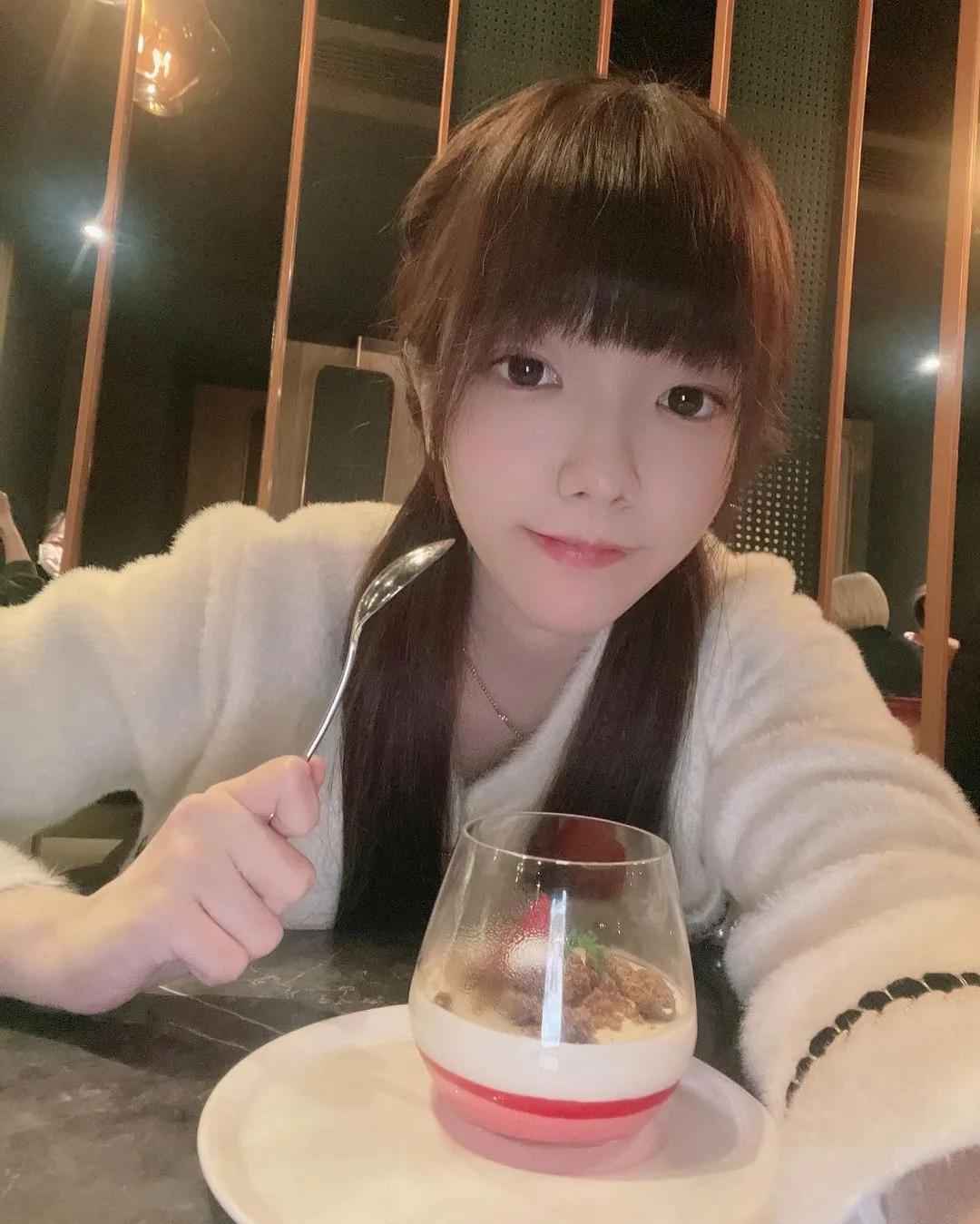 正妹「姵仪」散发诱惑气质！甜美脸蛋粉嫩诱人(4)