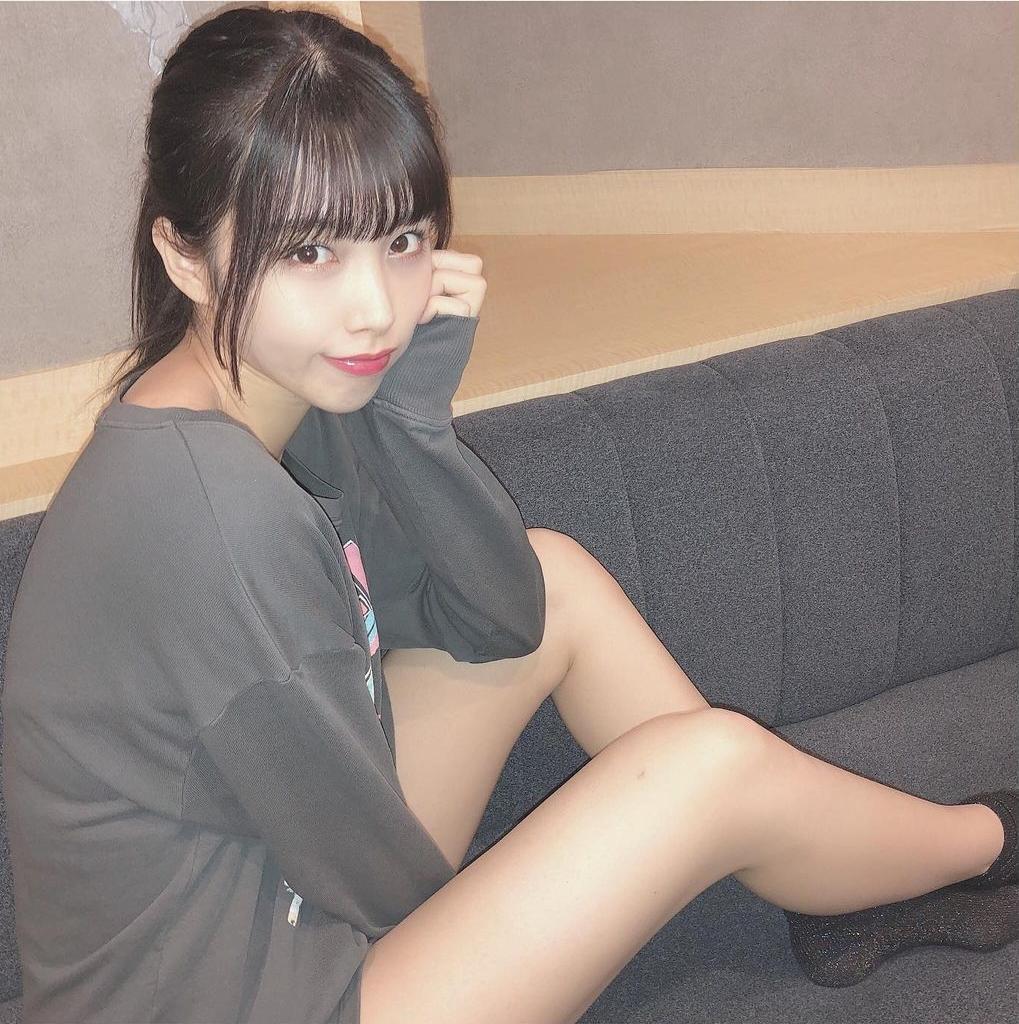 棒球打击场惊见「甜萌啤酒妹」运动内衣单穿性感挥击　一口都没喝就已醉(23)