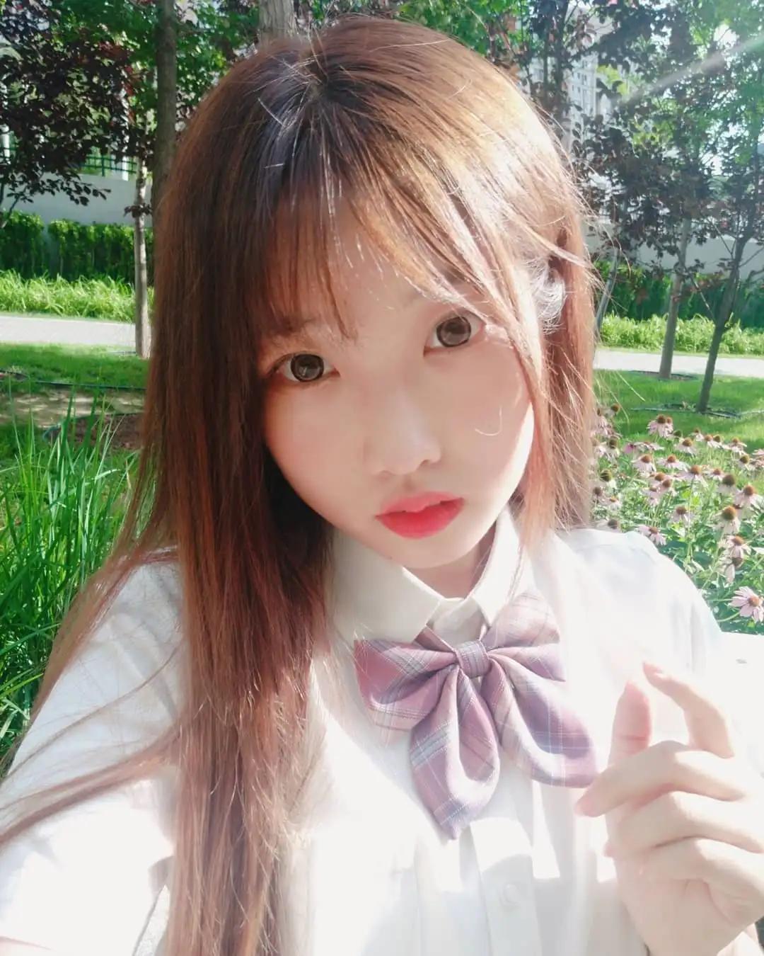 巨乳网红深夜不睡奶照连发超失控　崩溃发文：奶奶越吃越大怎么办？！(23)