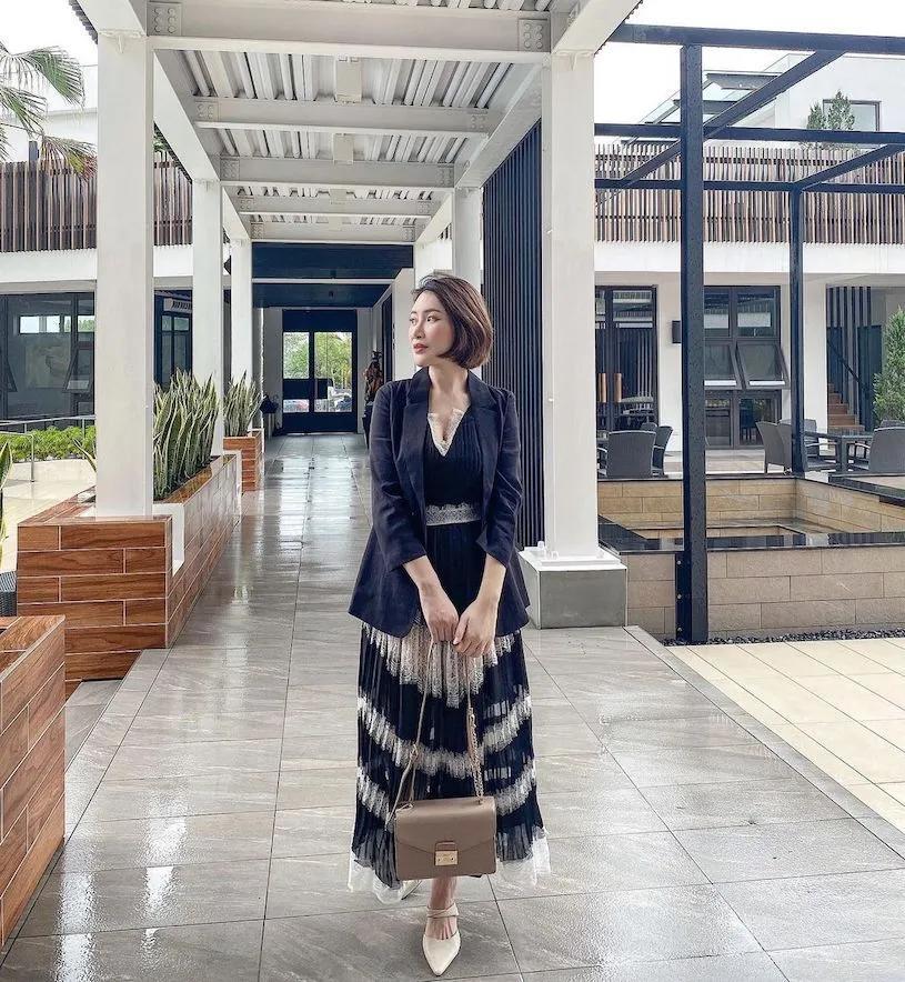 美艳正妹「徐纭」泡汤时胸型辣翻，养眼的美胸画面太诱人！(15)