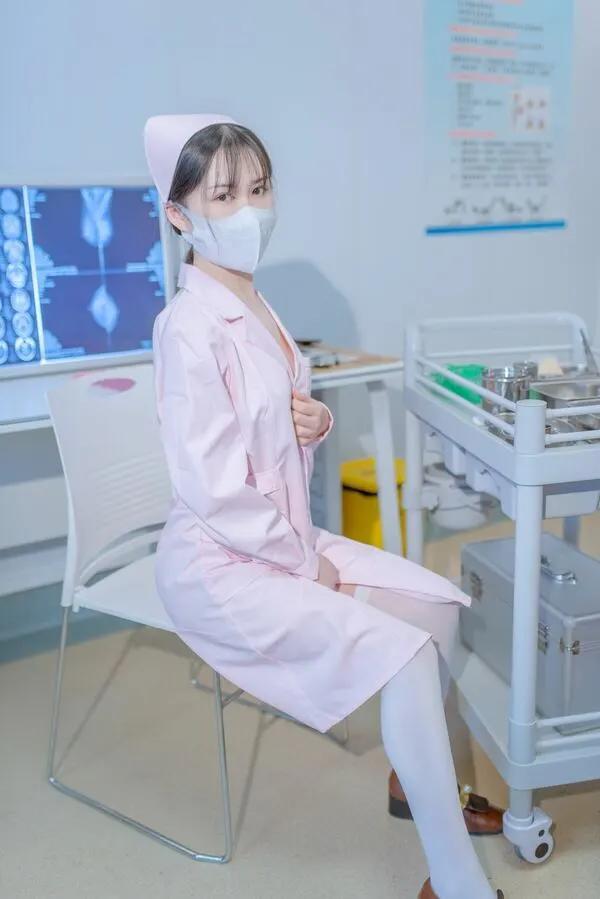 鹿初少女《痴女护士》(92)