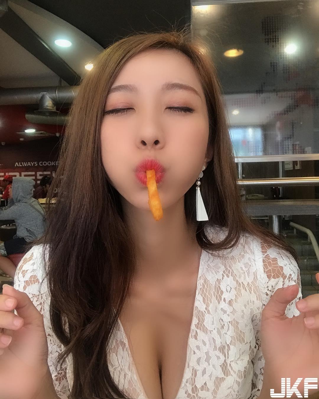 收服她！逆天长腿妹「张宇婷」化身皮卡丘使出十万伏特　网友被电到晕了！(11)