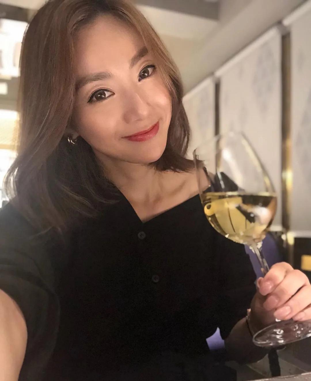 周嘉仪 我看起来像不像贤妻良母呀(19)