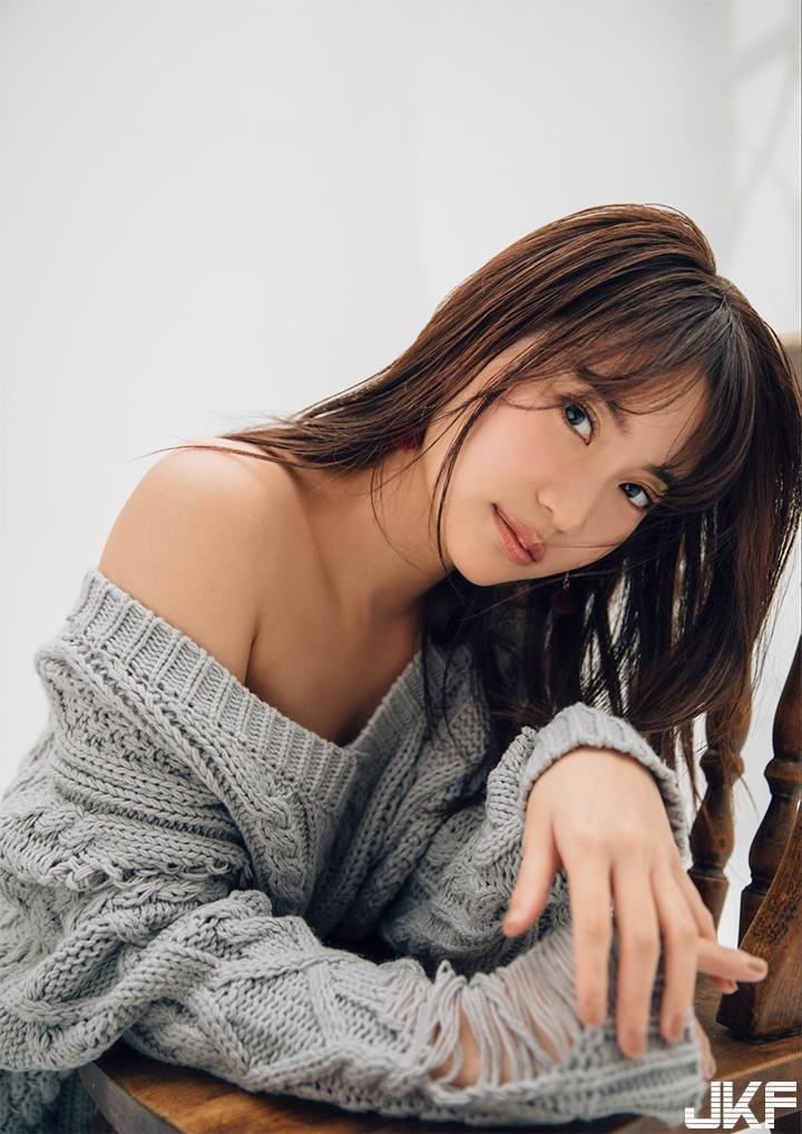 AKB48毕业生大解放！S取向「性感担当」尺度越来越大　小恶魔裸身上阵！(15)