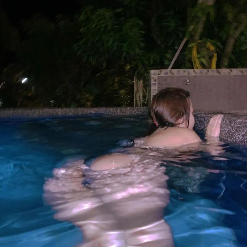 陈香菱低胸小洋装侧乳霸气外露同时放送蜜桃臀正翻(6)