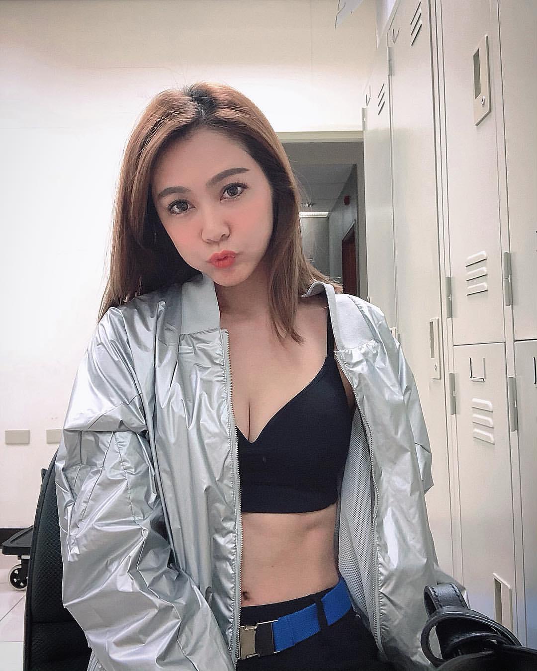 甜美女孩小爱火辣床照流出让你看了狂充血(3)