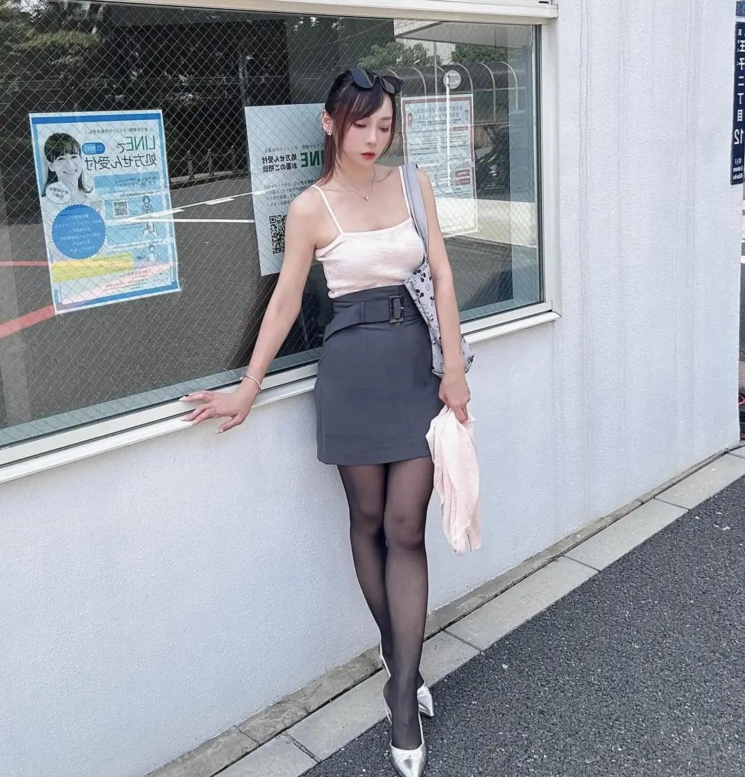 「猫儿小馨星」各种养眼画面 大秀身材(10)