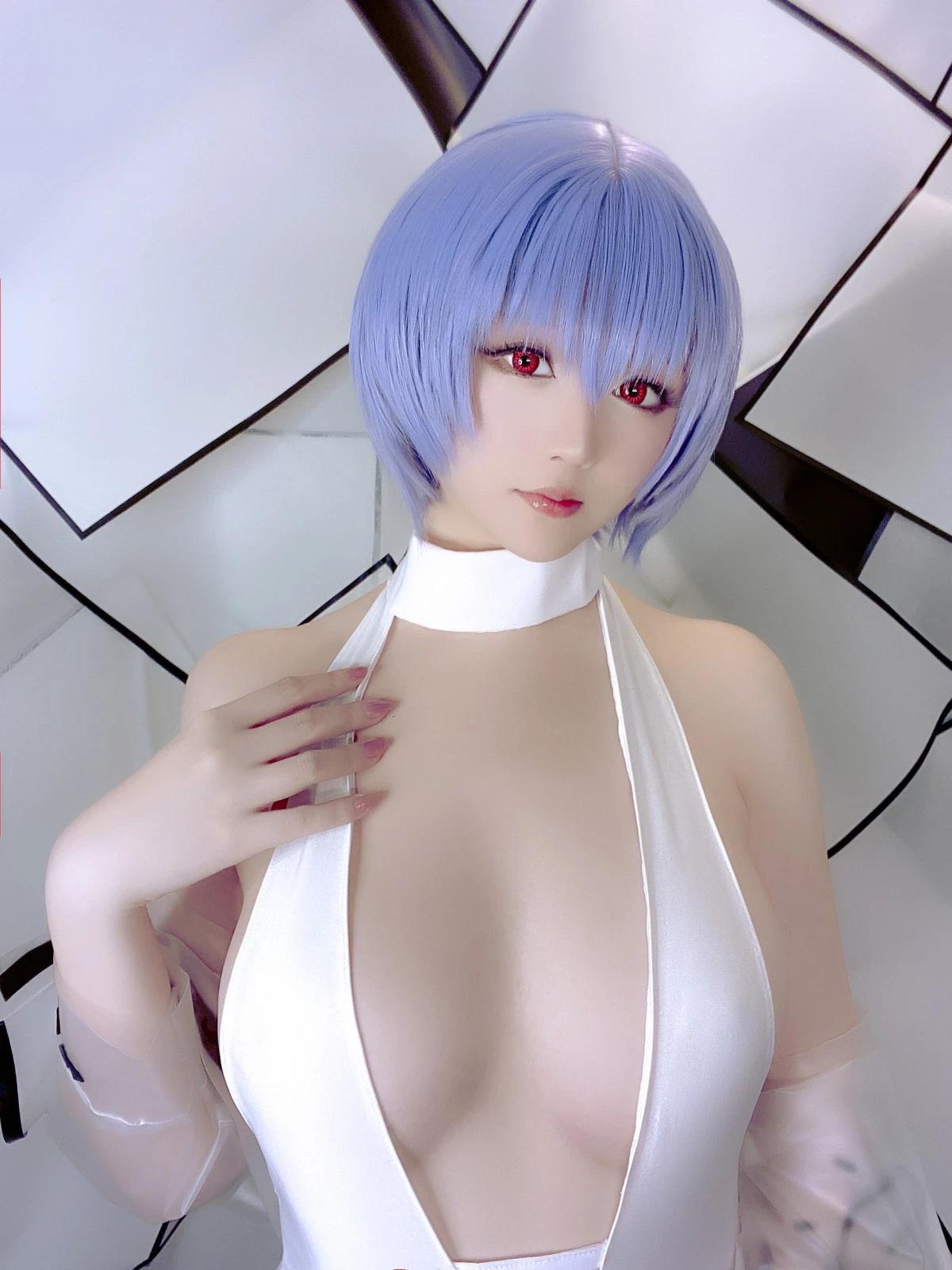 Coser小姐姐星之遲遲綾波麗同人主題性感白色皮質連體衣秀完美身材誘惑寫真61P(58)