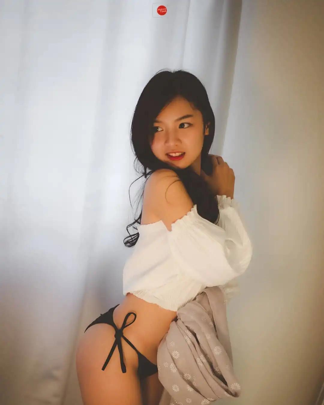 泰国小只马正妹「TongBunny」笑容甜力爆表满满初恋感　清纯中带点微骚感觉超赞-小湿妹图(29)