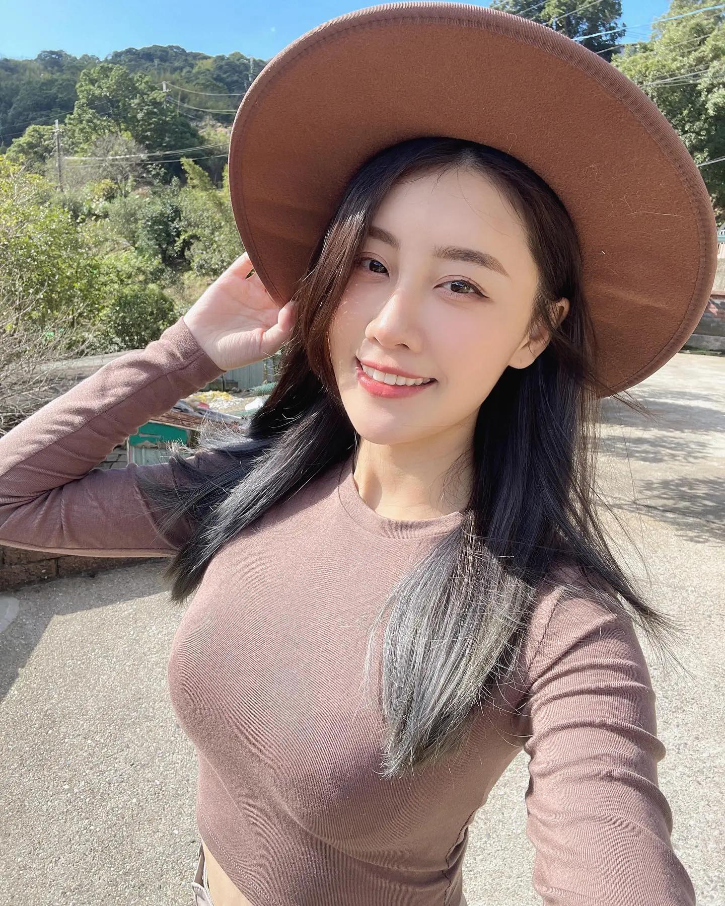 女神「林真亦YUNA」姣好脸蛋惹火身材让人看得好陶醉(5)