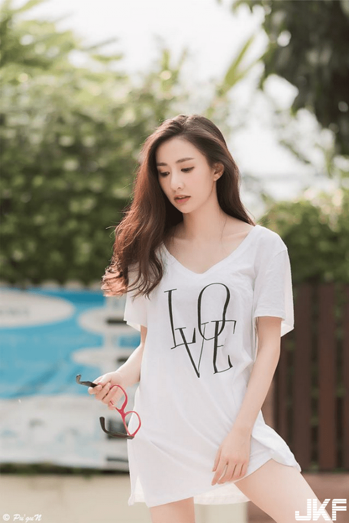 曼谷街头惊见「天使甜心」！超激白+狠腰瘦让人一看目光再也离不开(13)