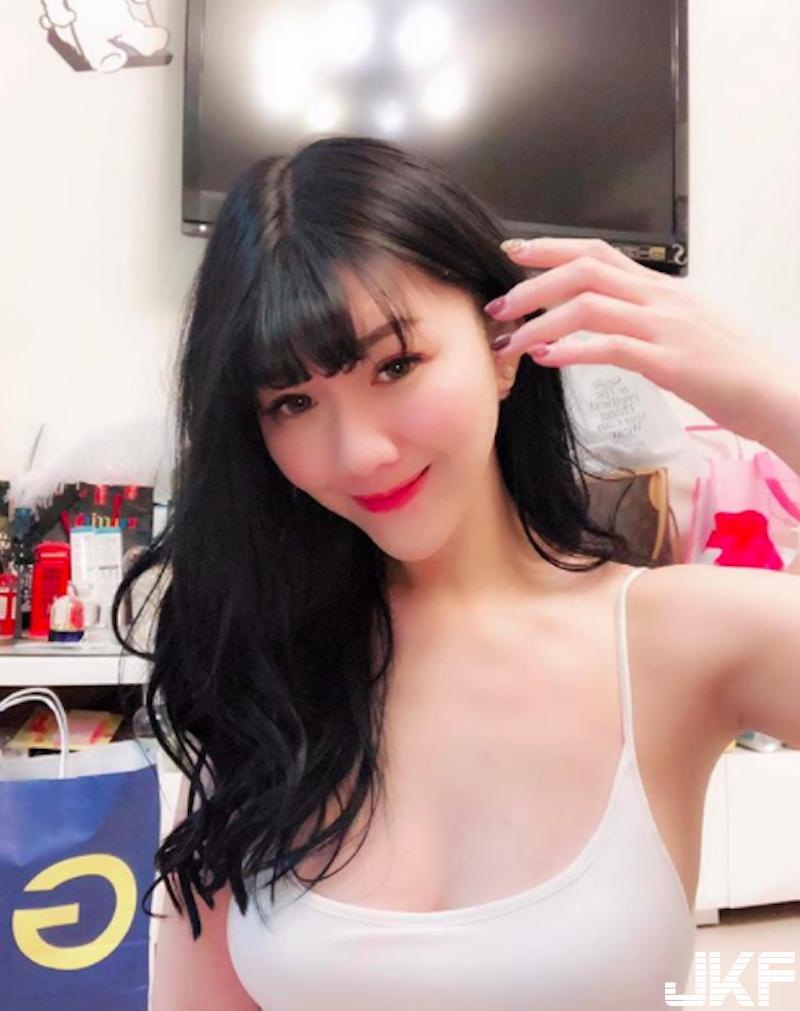 夏天的味道！「花店正妹老板娘」垦丁秀美乳！「浑圆白皙」好风光美不胜收！(16)