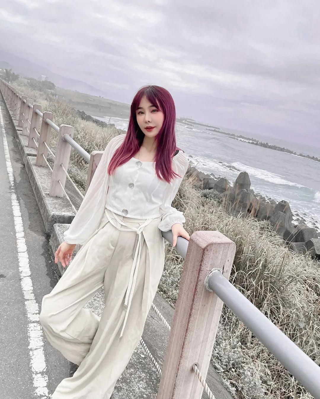 甜美女孩「采依」亮丽美颜+若隐若现身材让人看了心动(14)