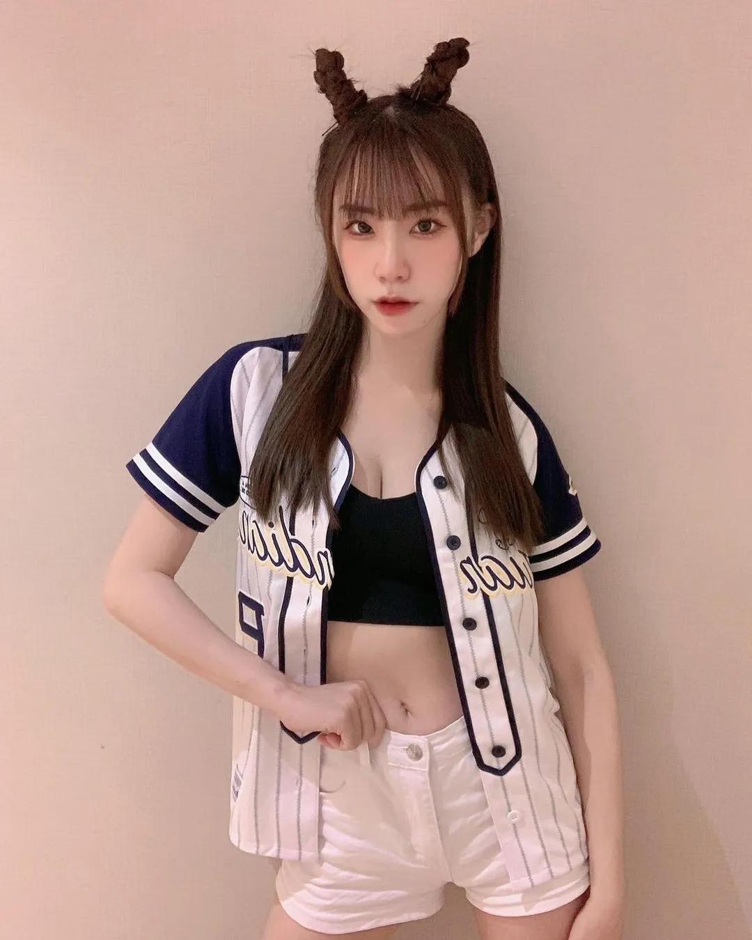 神腿御姐Amber倩宇画面诱人「超澎湃」蛮腰巨乳的狂野搭配网秒恋爱(6)