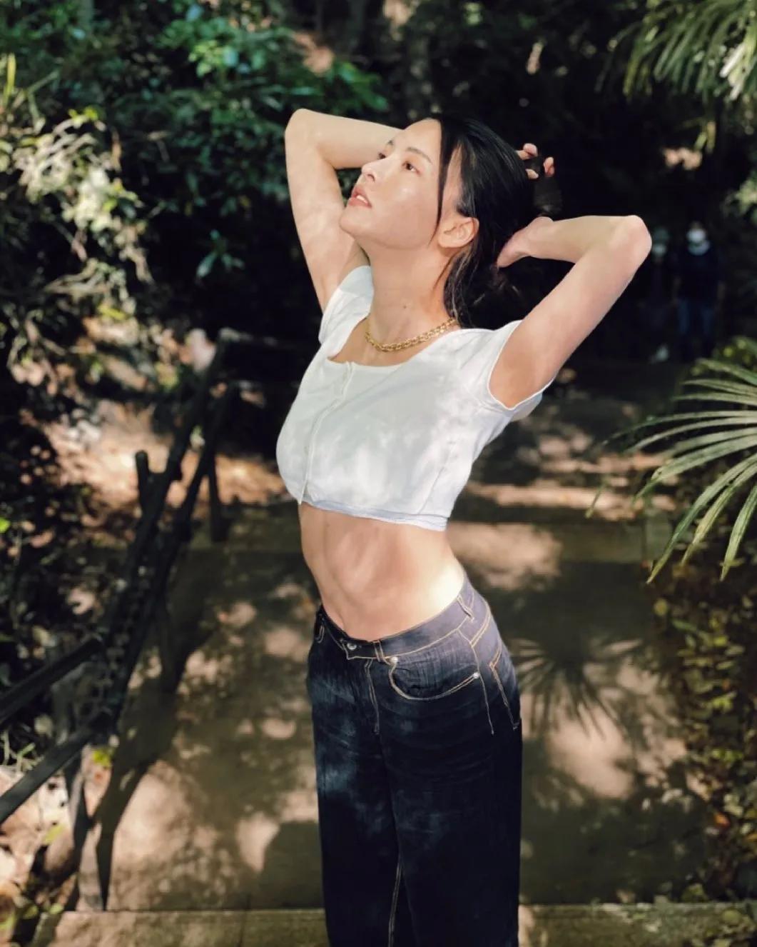 超强大奇迹美腿+G罩杯巨乳！选美小姐转战「大尺写真」，熟透的完美body令人好兴奋