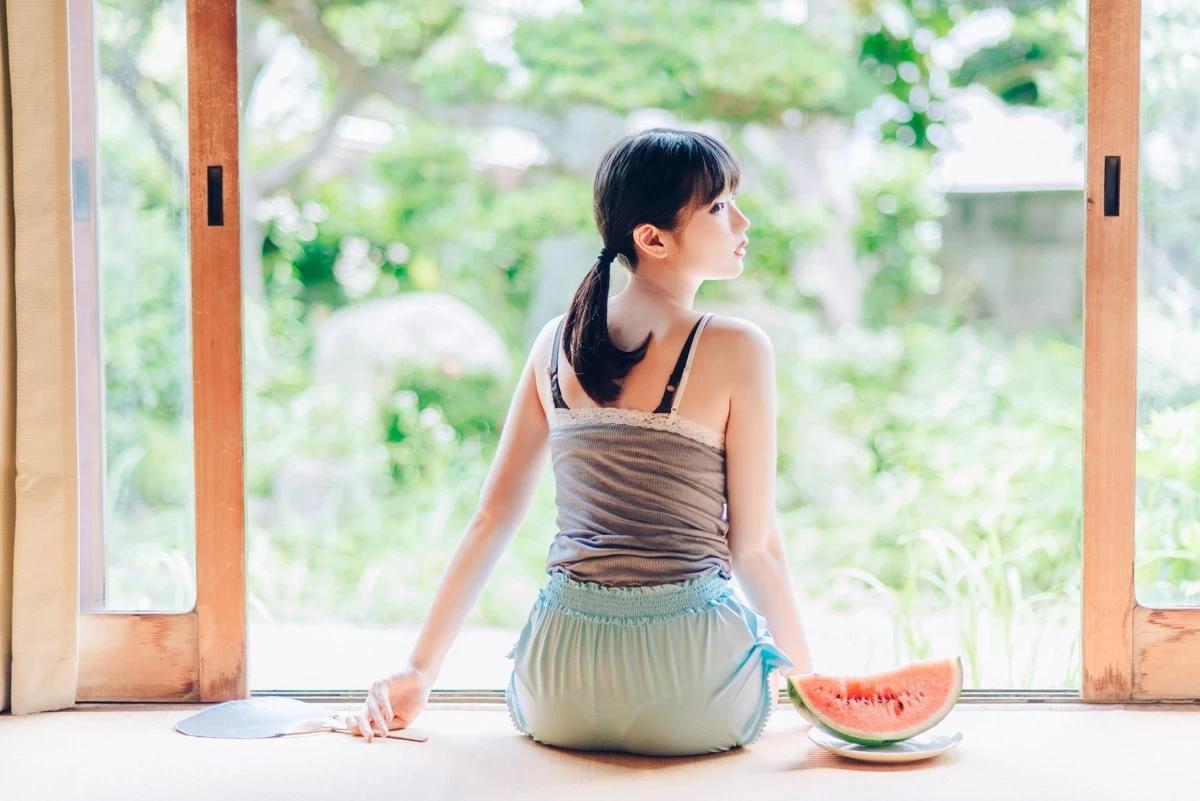 微博妹紙霜月shimo-Summer主題私房性感弔帶+黑絲貓女郎+泳池比基尼迷人寫真95P(23)