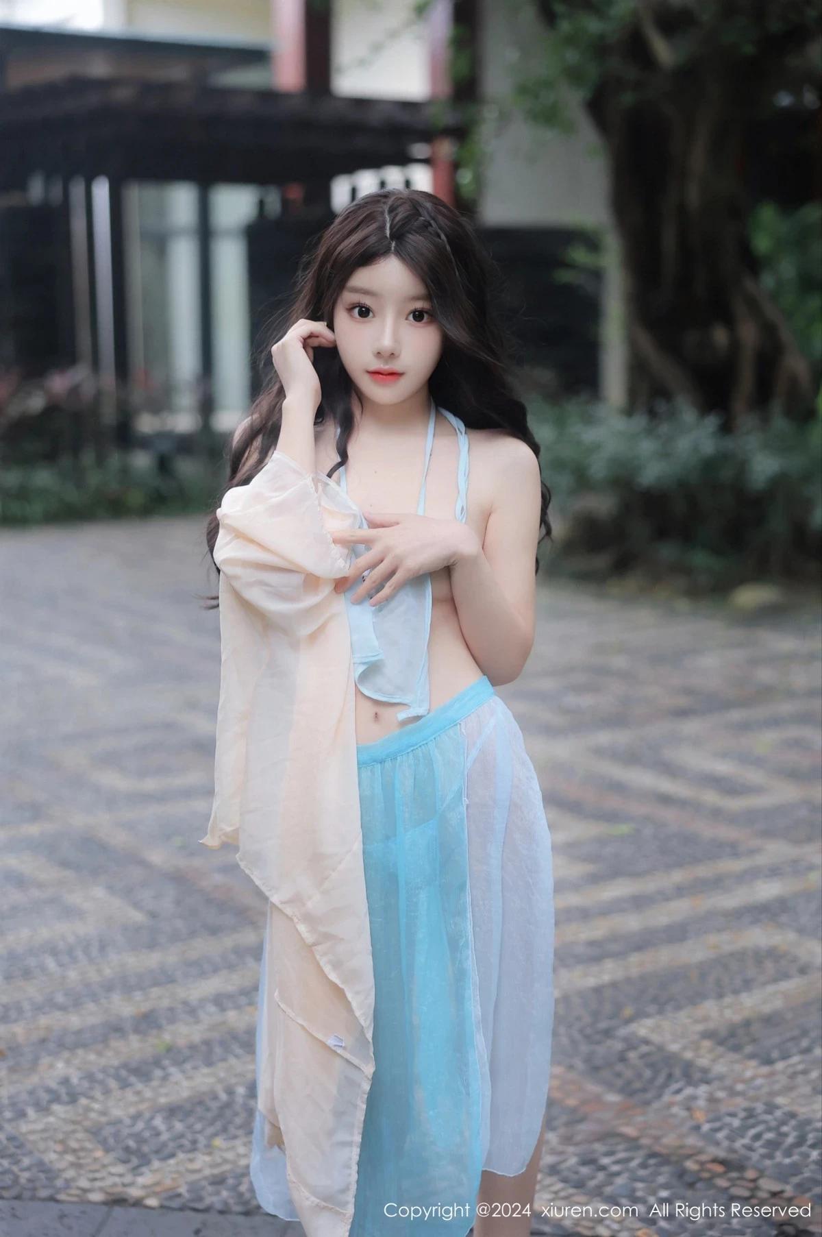 XiuRen第8168期_模特桃妖夭戶外性感淺色古裝薄紗服飾秀嬌美惹火身段誘惑寫真79P(77)