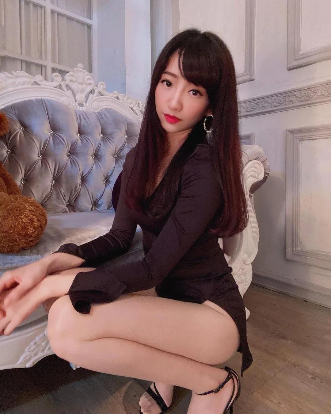 「CJ 欣洁」惹火身材搭配甜美微笑 令人著迷不已(10)