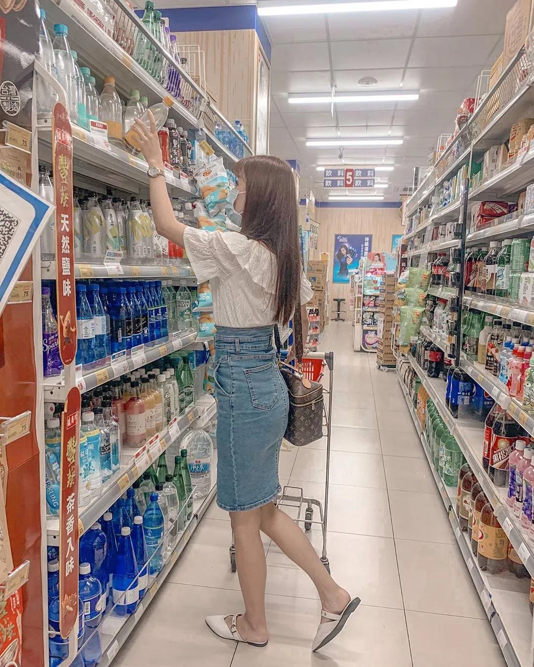 宵夜文！「凶猛女老师」厨房展现强大事业线，超棒视角让人无法抵御呀…-小湿妹图(7)