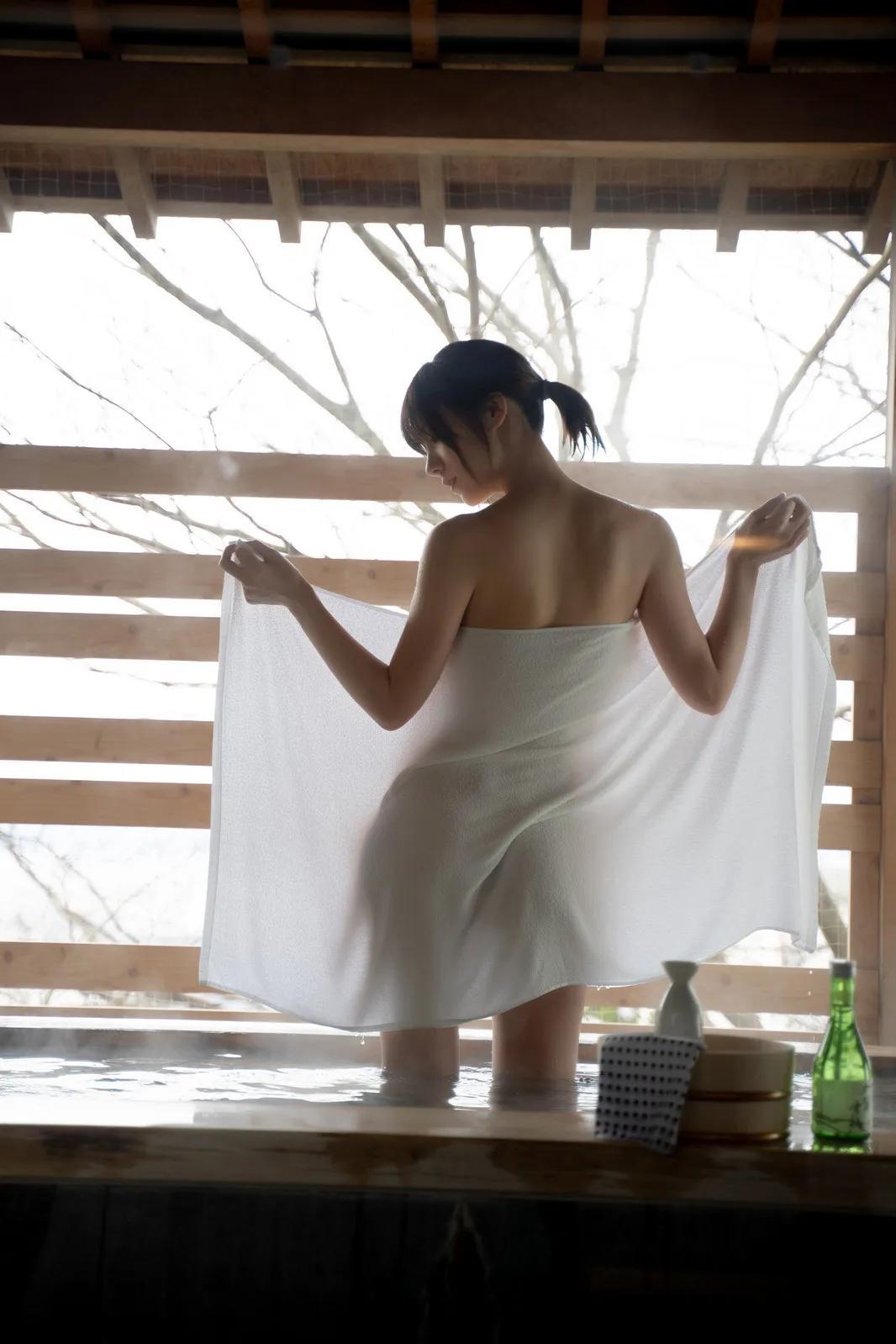 けん研(けんけん)《温泉旅行2》罩不住的魔鬼胴体(69)