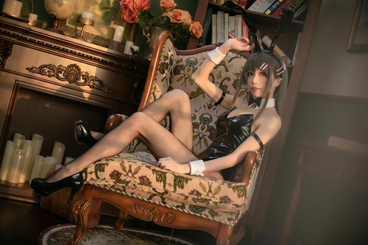 Coser美女Tomoyo醬麻衣兔女郎主題性感黑色皮質連體衣配黑絲網襪誘惑寫真22P(17)