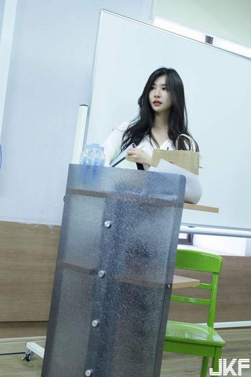 天菜级「美腿女老师」F奶太销魂！超邪恶「上课画面」学生都不想放学了…-小湿妹图