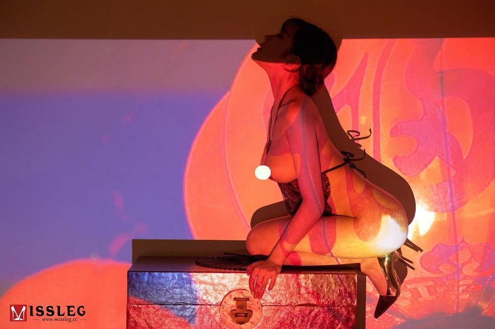 [MissLeg蜜絲]鑽石版NO.F002_蜜絲春節篇嫩模團團花色旗袍半脫露傲人豪乳誘惑寫真51P(42)