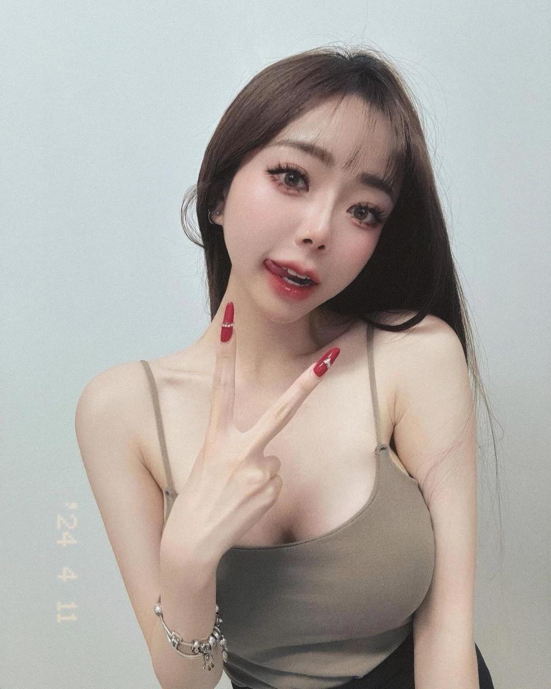 「𝟭𝟱𝟯小冰奶♡·ᴡᴜ_ʏᴜ_ᴊɪᴇ」滿滿誘惑感 (25P)(19)