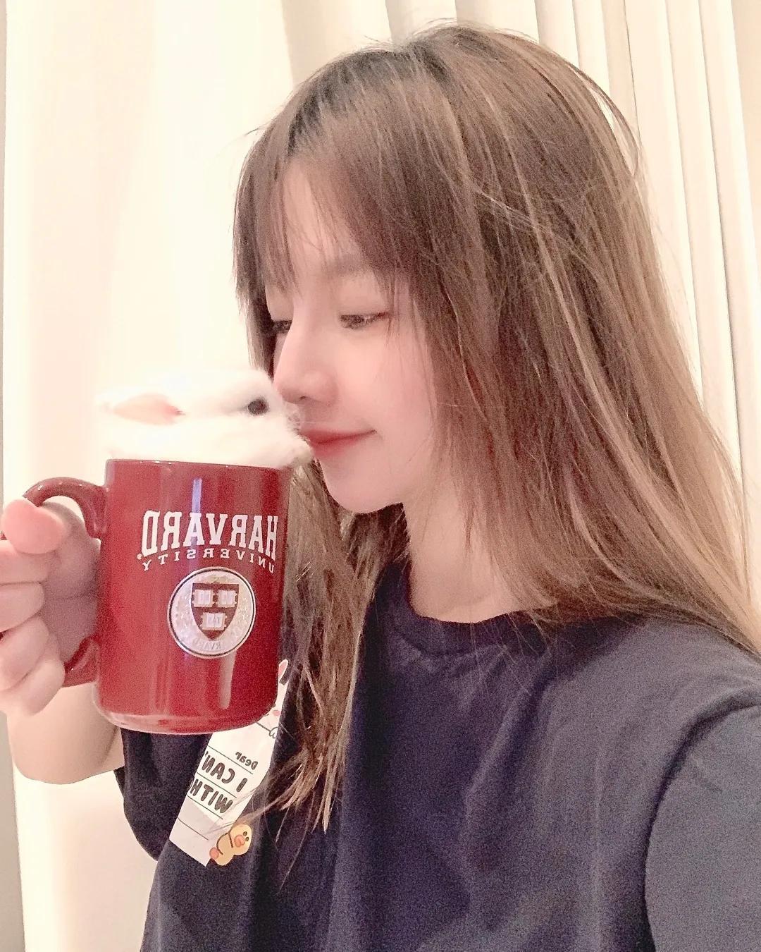 Dora 「白嫩半球」看起来好像布丁！网：求门